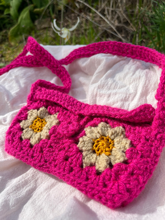 Crochet Daisy Clutch