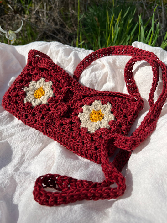 Crochet Daisy Clutch