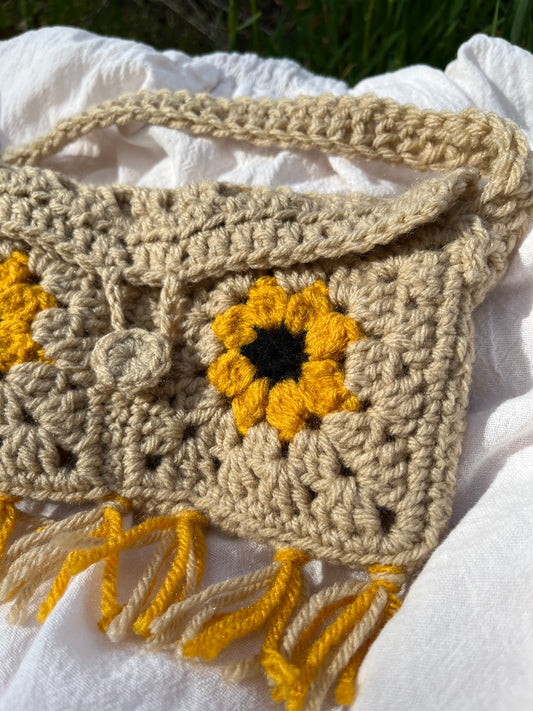 Crochet Daisy Clutch