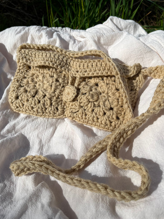 Crochet Daisy Clutch